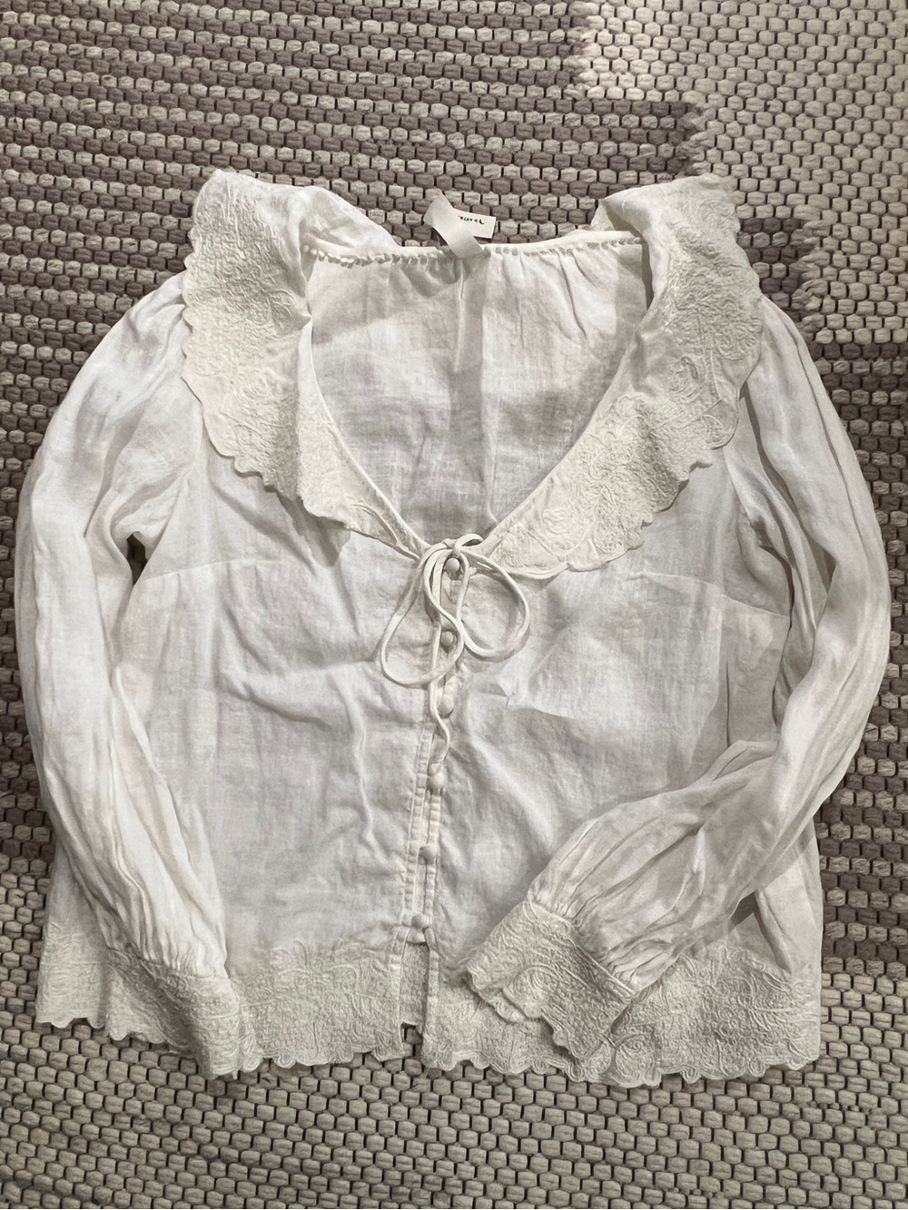 NWOT - By Anthropologie Long-Sleeve Embroidered Linen Tie-Front Top - Picture 8 of 8